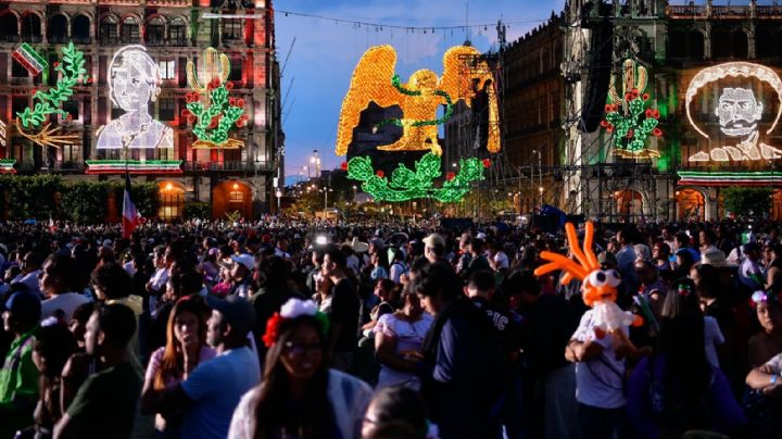 El Zócalo a unas horas del último Grito del sexenio de AMLO (Fotogalería)