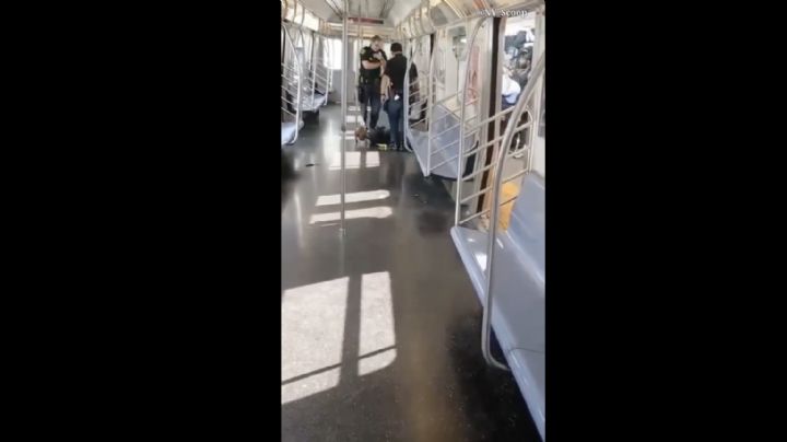 Cuatro heridos en el metro en Brooklyn luego de que policías balean a hombre con un cuchillo (Video)