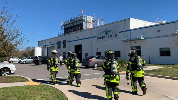 Bomberos rescatan a niño atrapado entre dos rocas por nueve horas