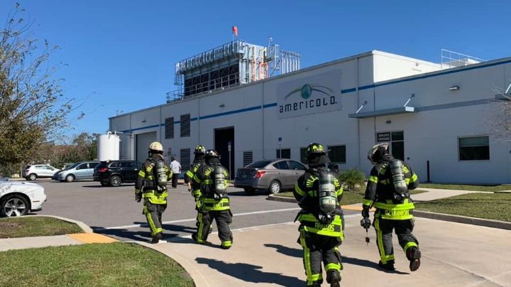 Bomberos rescatan a niño atrapado entre dos rocas por nueve horas