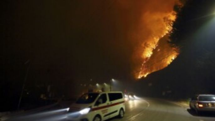 Tras al menos seis muertes, 5 mil bomberos buscan contener incendios en Portugal