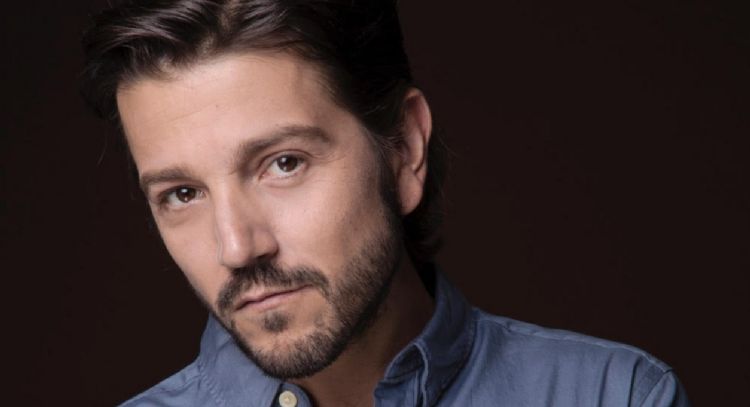 SCJN ordena indemnizar a Diego Luna por el uso de su imagen en anuncios de Johnnie Walker