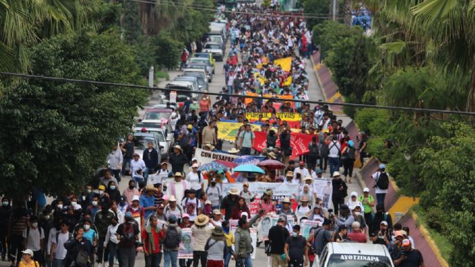 A 10 años de la desaparición, madres y padres de normalistas de Ayotzinapa inician jornada de lucha