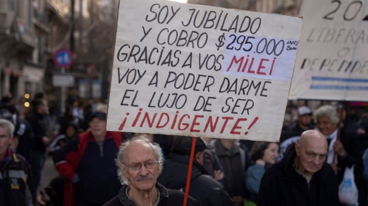 Milei veta ley que aumenta jubilaciones y pensiones; la oposición insistirá en el Congreso