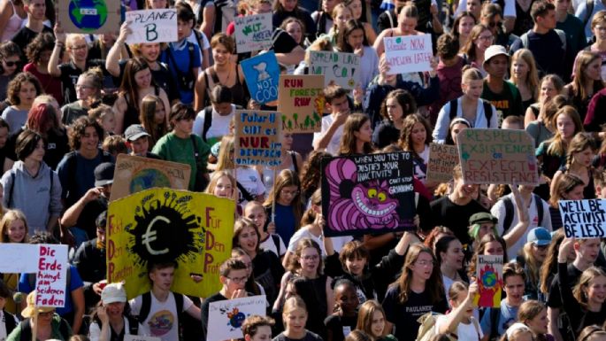 Jóvenes protestan en todo el mundo para exigir acciones contra el cambio climático