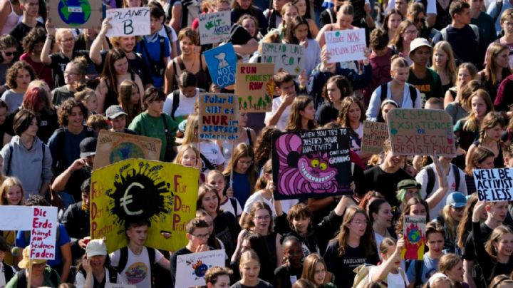 Jóvenes protestan en todo el mundo para exigir acciones contra el cambio climático