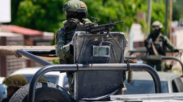 Arriban más militares a Culiacán en medio de nuevos enfrentamientos y asesinatos