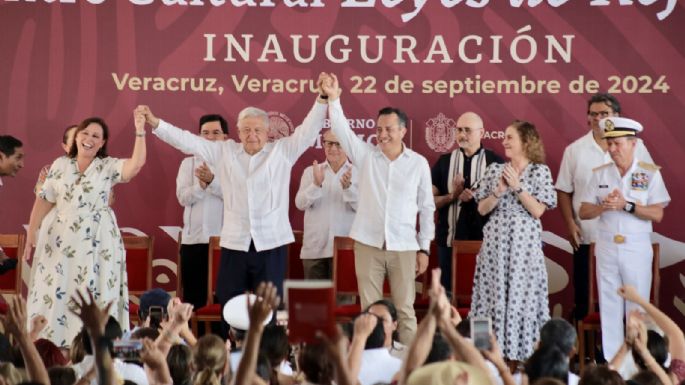 AMLO esquiva botellazo en su última gira por Veracruz (Video)