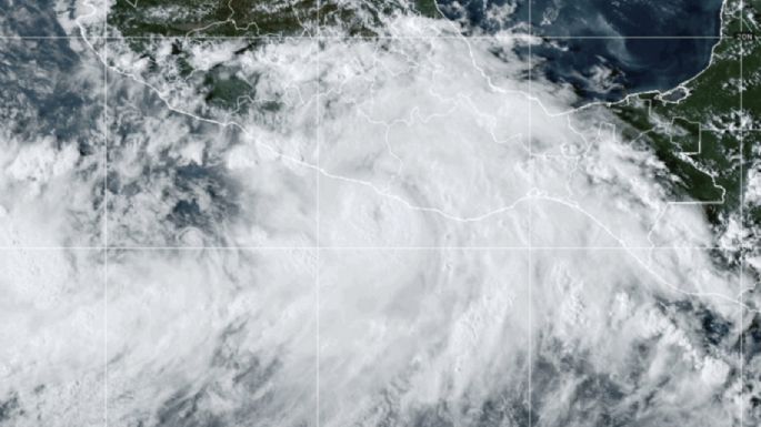 John se transforma rápidamente en huracán de categoría 3 frente al sur de México