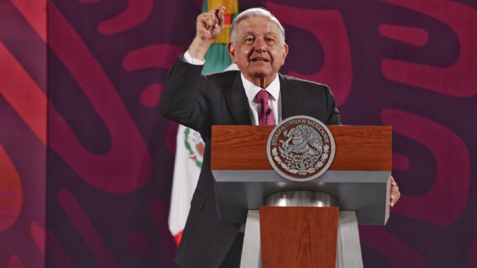 AMLO respalda a Sheinbaum por no invitar al rey Felipe VI y acusa prepotencia de España