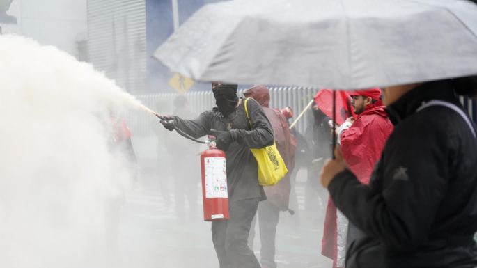 Grupo de encapuchados destrozan establecimientos en Paseo de la Reforma (Videos)