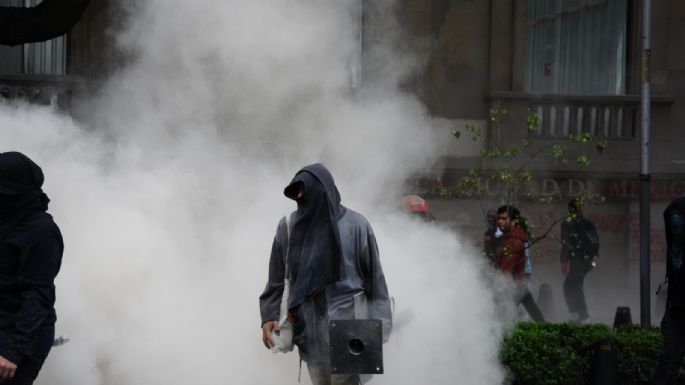 Grupo de encapuchados destrozan establecimientos en Paseo de la Reforma (Videos)