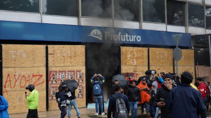 Grupo de encapuchados destrozan establecimientos en Paseo de la Reforma (Videos)