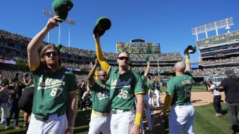 Atléticos se despiden de Oakland, su casa desde 1968