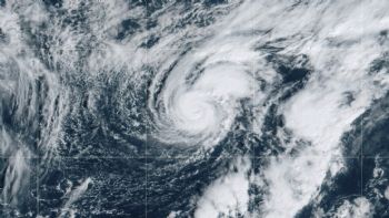 El huracán Isaac y la tormenta tropical Joyce avanzan por el Atlántico lejos de tierra firme