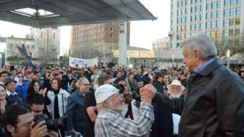 AMLO: el santo sanador