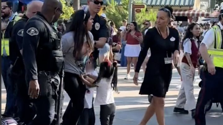 Arrestan en Disneylandia a una mujer frente a sus hijas que piden ayuda (Video)