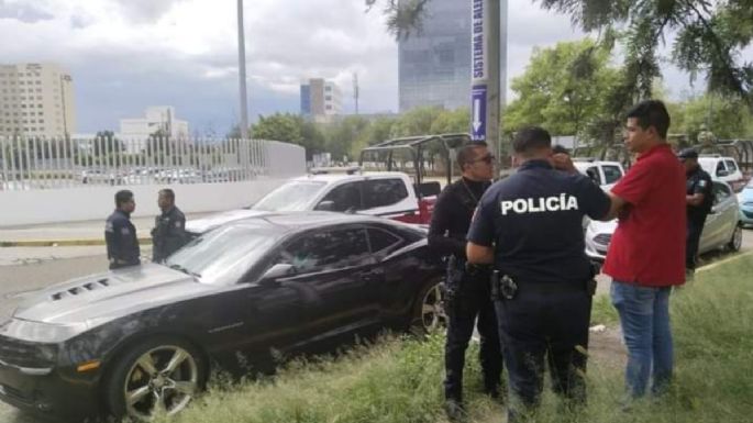 Asaltantes matan a un adolescente de 14 años que iba en un Camaro en Cholula, Puebla