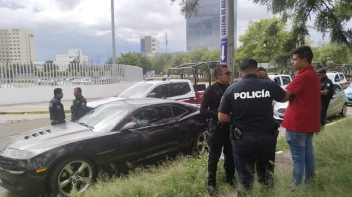 Asaltantes matan a un adolescente de 14 años que iba en un Camaro en Cholula, Puebla