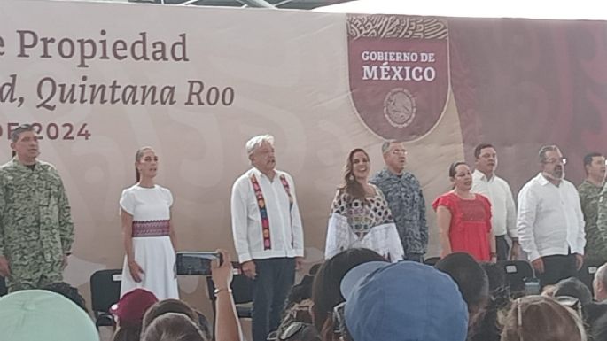 AMLO utiliza instalaciones suspendidas judicialmente en evento del Tren Maya en Playa del Carmen