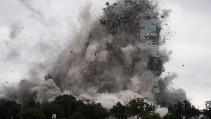 Demuelen edificio de 22 niveles en Luisiana dañado por huracanes