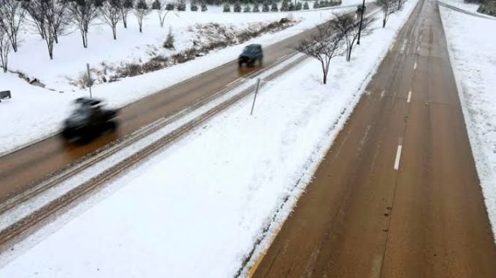 Vuelos cancelados y carreteras intransitables por tormenta invernal