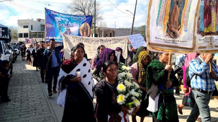 Peregrinación en Chenalhó para exigir justicia por el asesinato del padre Marcelo Pérez (Video)