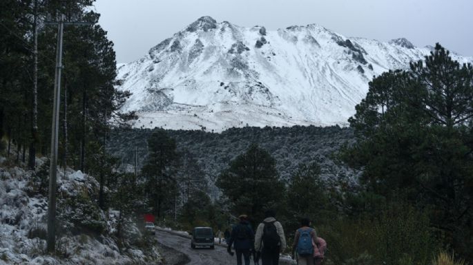 Sancionarán a excursionistas que subieron al Nevado de Toluca en vehículos todo terreno