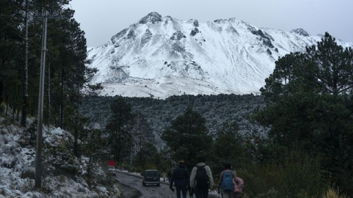 Sancionarán a excursionistas que subieron al Nevado de Toluca en vehículos todo terreno