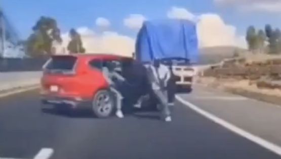 Familia escapa de sujetos armados que intentaron asaltarla en carretera a Texcoco (Video)