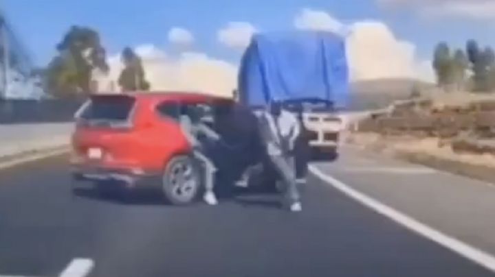 Familia escapa de sujetos armados que intentaron asaltarla en carretera a Texcoco (Video)