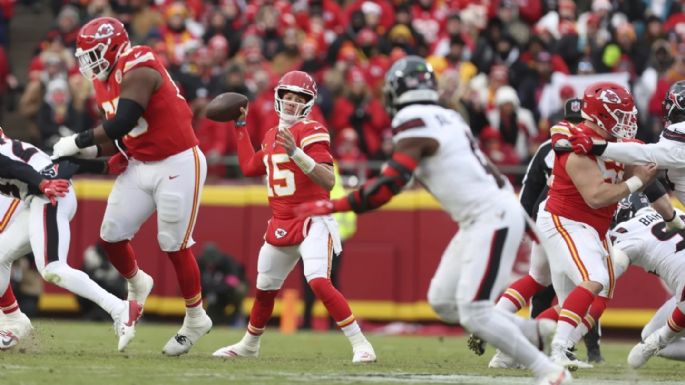 Mahomes y Kelce ayudan a los Chiefs a obtener una victoria de 23-14 sobre los Texans