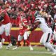 Mahomes y Kelce ayudan a los Chiefs a obtener una victoria de 23-14 sobre los Texans