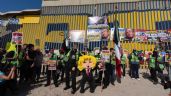 Golpean piñata de Donald Trump durante protesta de migrantes en Tijuana (Video)