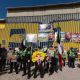 Golpean piñata de Donald Trump durante protesta de migrantes en Tijuana (Video)