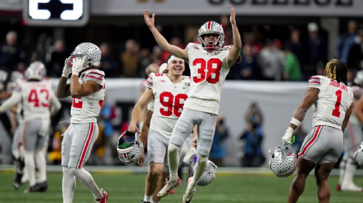 Ohio State gana primer título nacional desde 2014 al superar 34-23 a Notre Dame