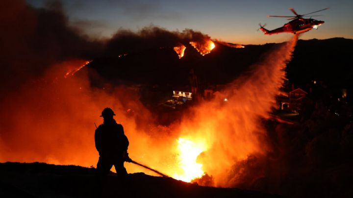 Nuevos incendios en Los Ángeles provocan más desalojos; suman 28 muertos