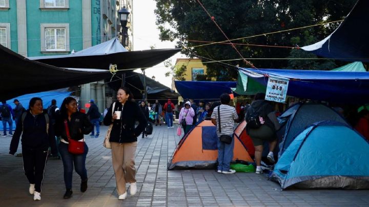 Maestros de Oaxaca se van a paro e instalan plantón para exigir mejoras laborales