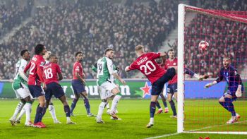 Santiago Giménez anota en la goleada al Feyenoord; van a playoff de Champions (Video)