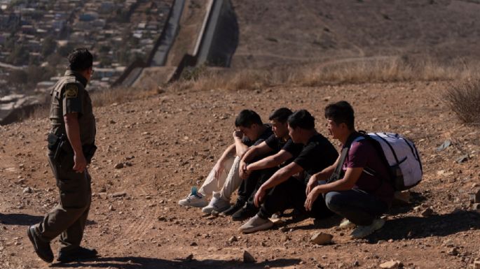 Gobierno de EU reporta baja del 12% en intentos de cruce fronterizo de migrantes indocumentados