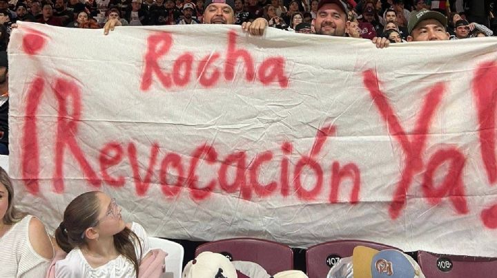 Aficionados piden renuncia del gobernador Rocha Moya en juego entre Charros y Tomateros en Sinaloa