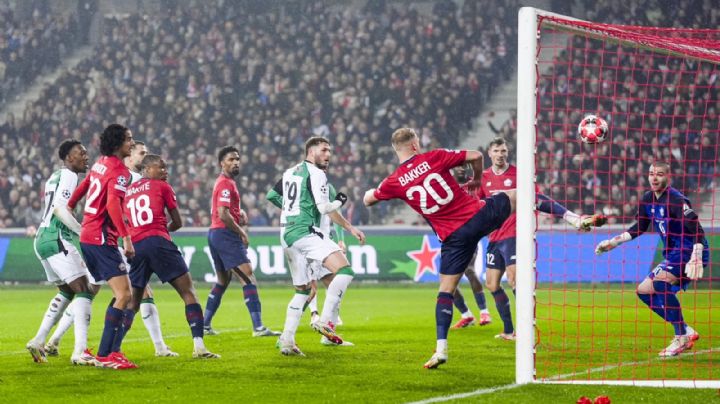 Santiago Giménez anota en la goleada al Feyenoord; van a playoff de Champions (Video)