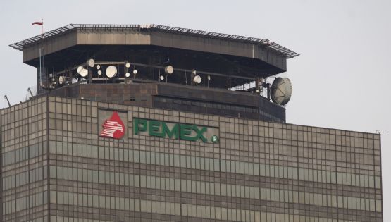Proveedores señalan que Pemex los mantiene sin pago y podrían frenar operaciones en julio próximo