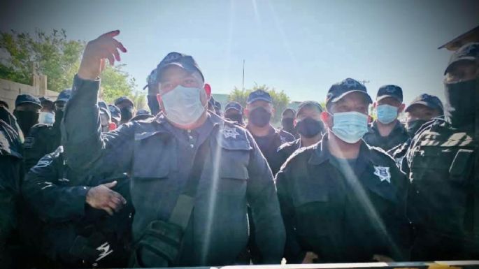 Policías de Coyuca se acuartelan y “tumban” a dos mandos de la corporación