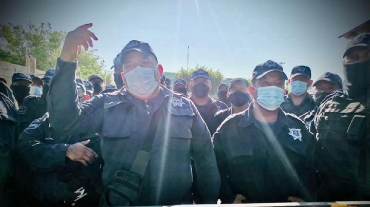 Policías de Coyuca se acuartelan y “tumban” a dos mandos de la corporación