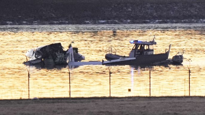 Dan a conocer audio entre la torre de control y aeronaves, antes del accidente en Washington