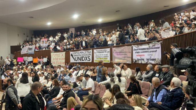 Ciudadanos irrumpen en el Congreso de Sinaloa en protesta contra Rocha Moya