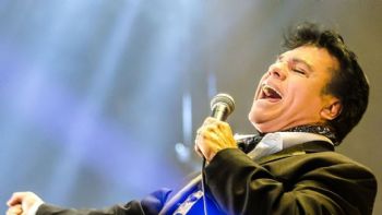 Netflix anuncia serie documental sobre Juan Gabriel (Video)