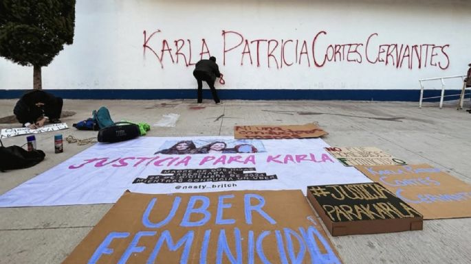 Exigen justicia por feminicidio de Karla Patricia frente a la fiscalía de CDMX