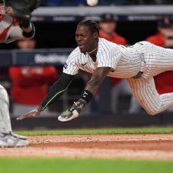 Los Yankees obligan un tercer juego ante Boston gracias a las piernas y guante de Chisholm